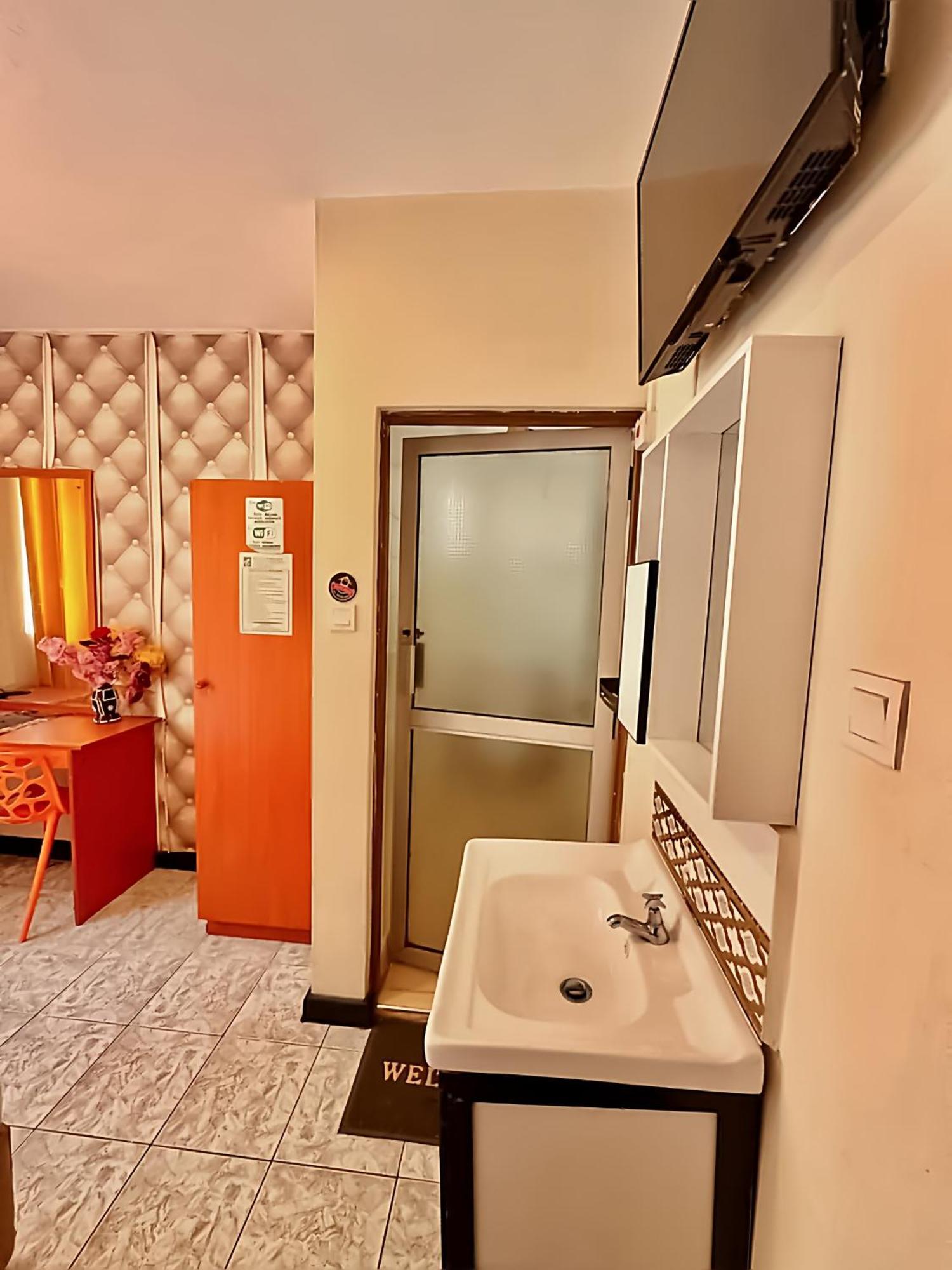 Hotel Embassy Nairobi Bagian luar foto